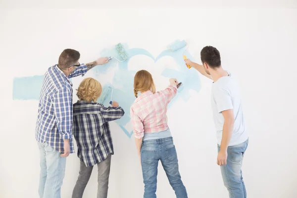 Couples painting wall — Stock Photo, Image