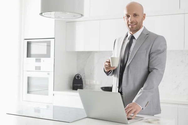 Businessman having coffee — Stock Photo, Image