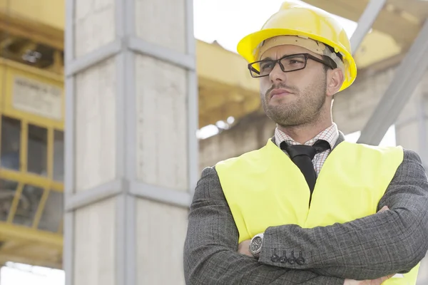 Architect standing arms crossed — Stock Photo, Image