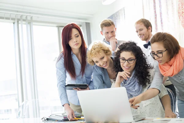 Colleagues using laptop — Stock Photo, Image