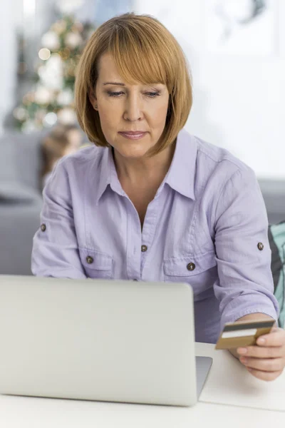 Mulher compras online — Fotografia de Stock