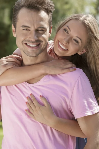 Man being embrace by woman — Stock Photo, Image