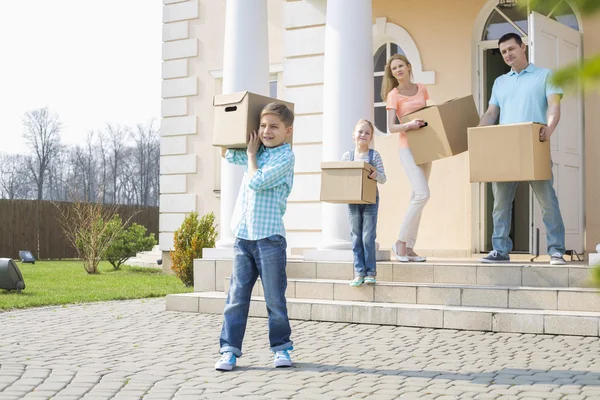 Family  moving out — Stock Photo, Image