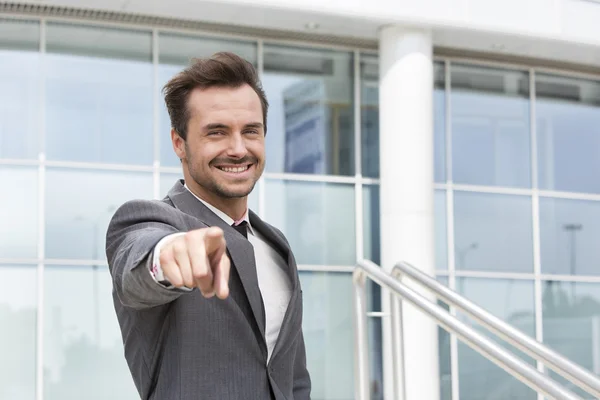 Empresário apontando para você — Fotografia de Stock