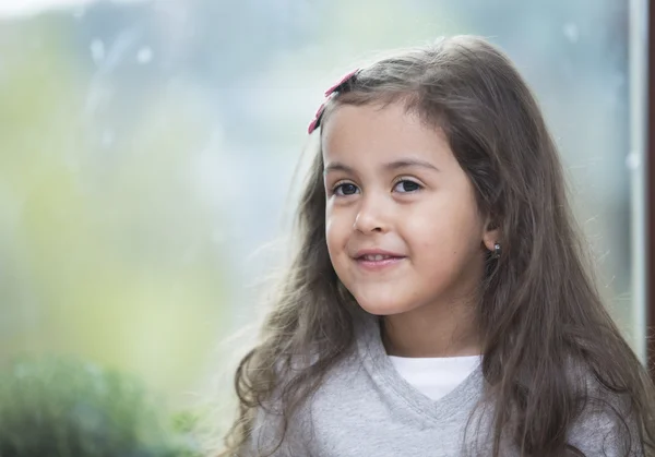 Cute little girl smiling — Stock Photo, Image
