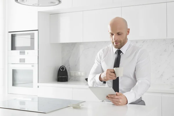 Businessman having coffee — Stock Photo, Image