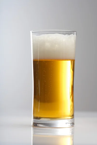 Frisches leichtes Bier — Stockfoto