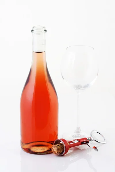 Пляшка трояндового вина — стокове фото