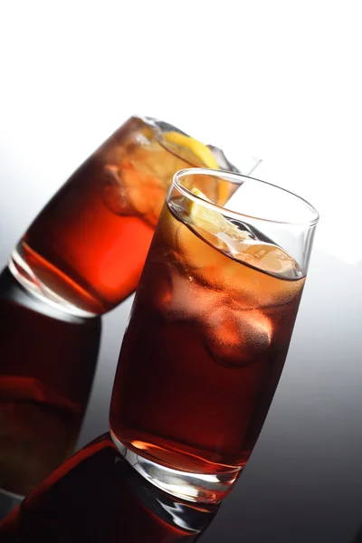 Vasos con bebidas con hielo — Foto de Stock