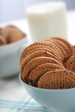 Çerezler beyaz kase