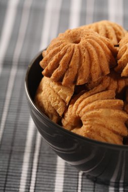 Çerezler siyah kase