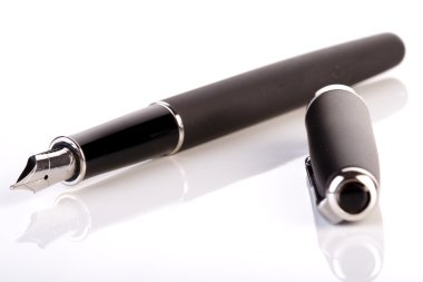 Siyah mürekkep kalemi