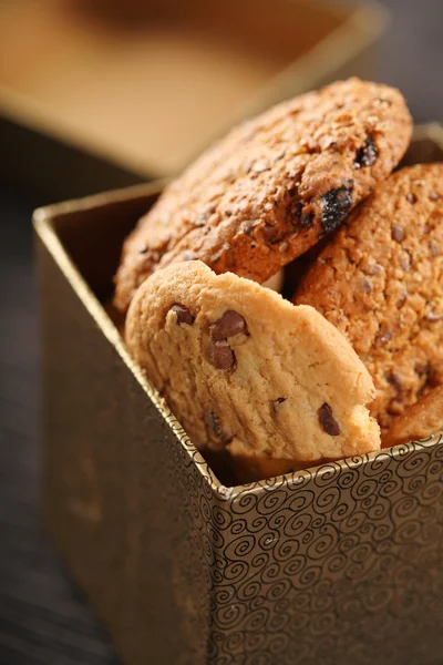 Galletas frescas en caja — Foto de Stock