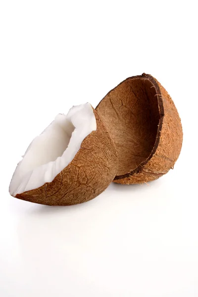 Une noix de coco coupée en deux — Photo