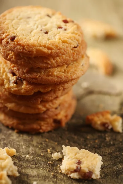 Galletas sobre fondo de madera — Foto de Stock