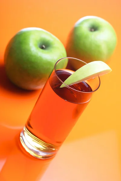 苹果汁和苹果 — 图库照片