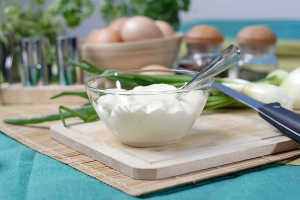 Verse mayonaise in kom — Stockfoto