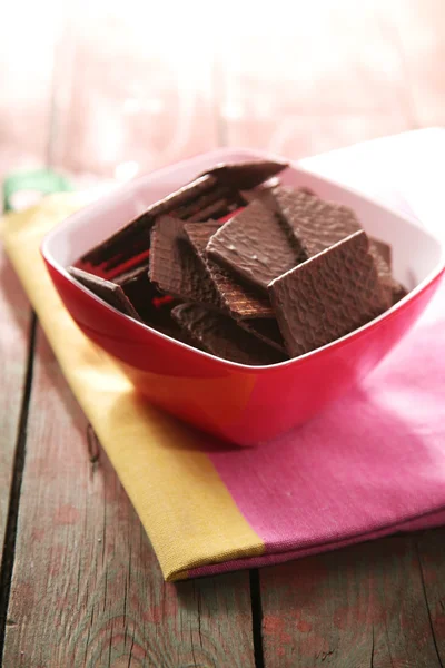 Chocolate cookies in bowl — Stock Photo, Image