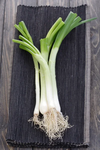 Prei op zwarte doek — Stockfoto