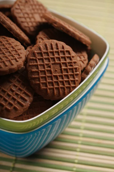 Chocolate cookies in bowl, — Stock Photo, Image