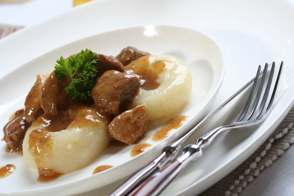 Silesian dumplings on white plate — Stockfoto