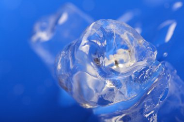 donmuş buz küpleri