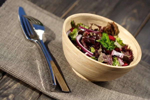 Frischer Frühlingssalat — Stockfoto