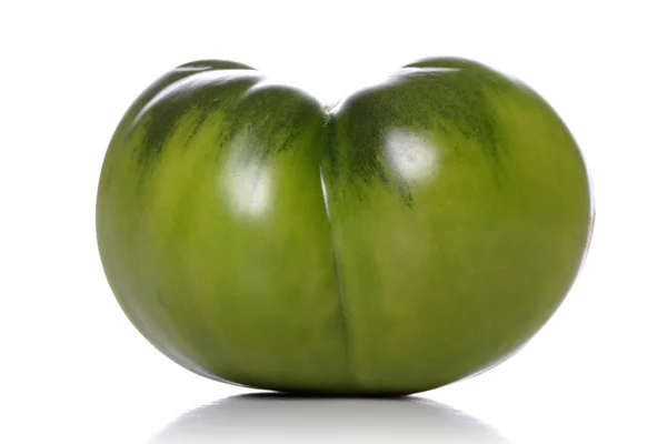 Свежий зелёный помидор — стоковое фото