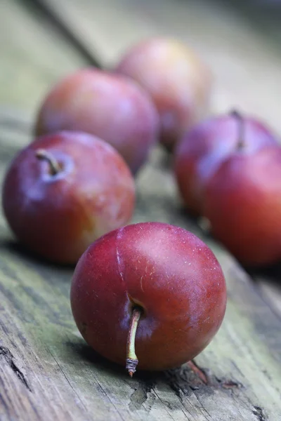 Ameixas maduras frescas — Fotografia de Stock