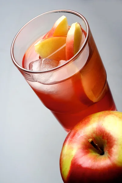 苹果汁和苹果 — 图库照片