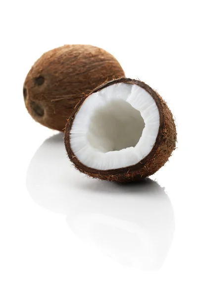Deux moitiés de noix de coco — Photo