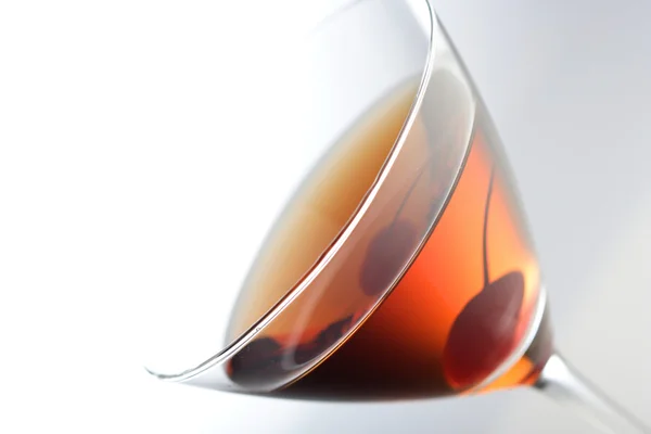 Bevanda in bicchiere di martini — Foto Stock