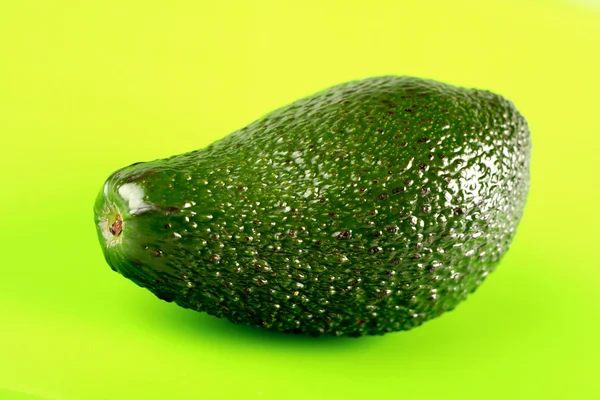 Frische grüne Avocado — Stockfoto