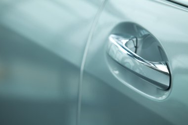 arabanın kapı kolu