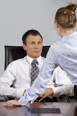 İş adamı ve iş kadını arıyor