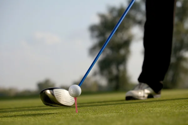 Person som spelar golf — Stockfoto