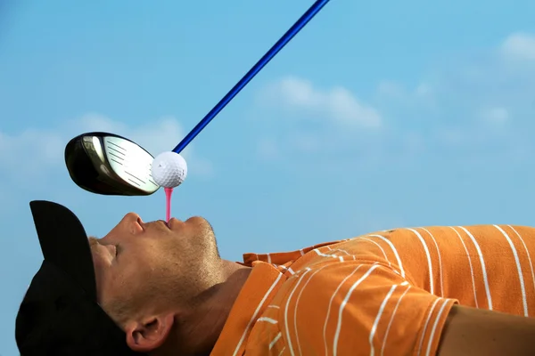 Man balancing golf ball — Stock Photo, Image