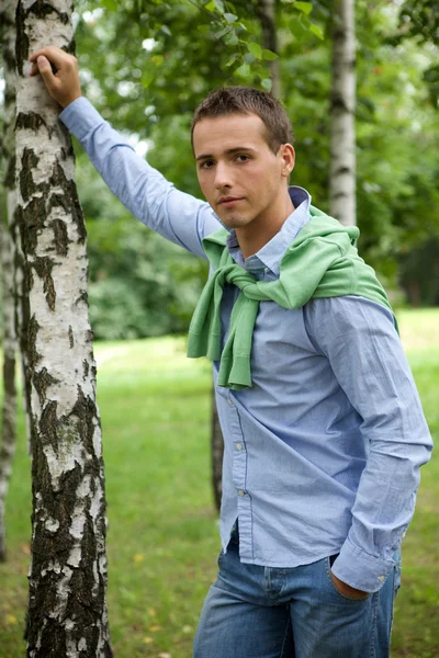 Joven posando — Foto de Stock