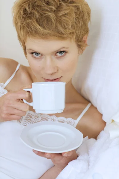 Woman drinking caffee — Stock Photo, Image