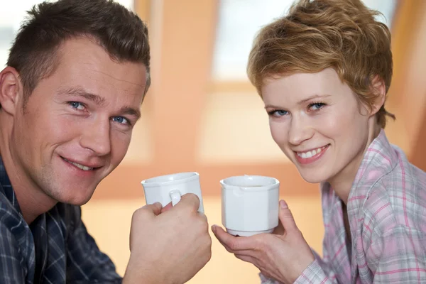 Pareja bebiendo café — Foto de Stock