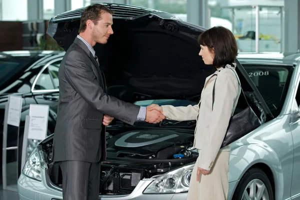 Salesperson shaking hands with customer — Stock Photo, Image