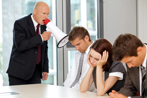 Caucasian businessman screaming — Stock Photo, Image