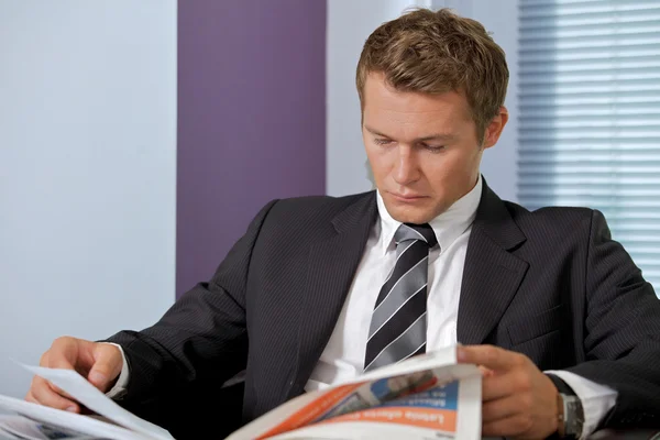 Businessman reading newspaper — Stock Photo, Image