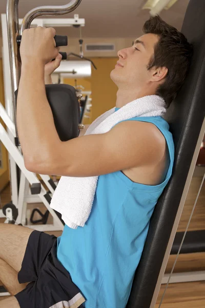 A young man exercising — Stock Photo, Image