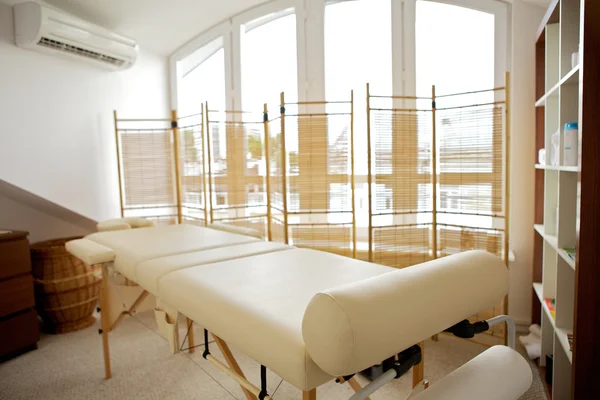 Empty massage table — Stock Photo, Image