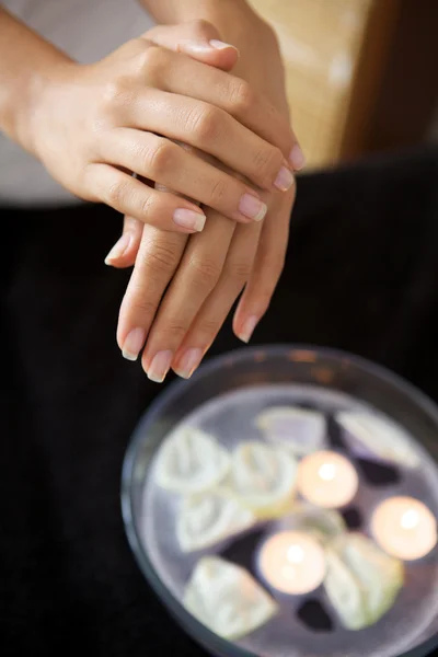 Woman receiving heat therapy — Stock Photo, Image