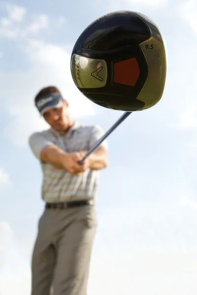 Uomo che gioca a golf — Foto Stock