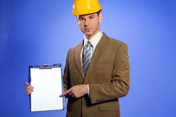 Zakenman in veiligheidshelm wijzen — Stockfoto