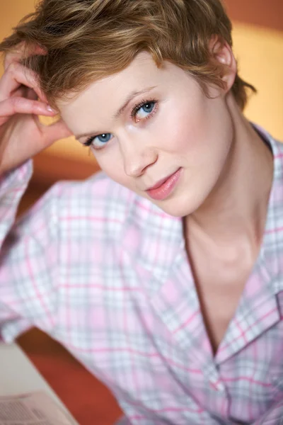 Young woman smiling — Stock Photo, Image