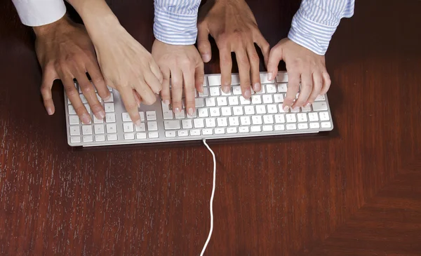 Hands on computer keyboard — Stock Photo, Image